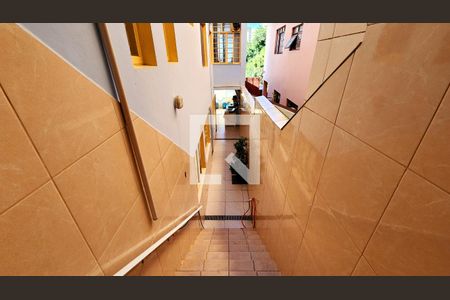 Escada de casa à venda com 4 quartos, 250m² em Vila Galvão, Jundiaí