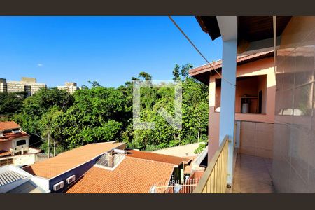 Varanda de casa à venda com 4 quartos, 250m² em Vila Galvão, Jundiaí