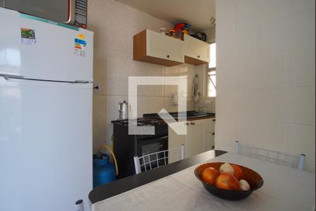 Cozinha de apartamento à venda com 2 quartos, 48m² em Mário Quintana, Porto Alegre