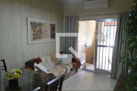 Sala de casa de condomínio para alugar com 2 quartos, 78m² em Pechincha, Rio de Janeiro