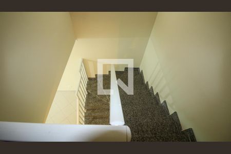 Escada de casa para alugar com 2 quartos, 84m² em Água Rasa, São Paulo
