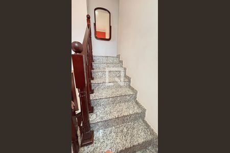 Escada de casa à venda com 4 quartos, 128m² em Vila Lilica, Santo André