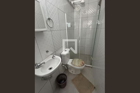 Banheiro de casa para alugar com 1 quarto, 65m² em Del Castilho, Rio de Janeiro