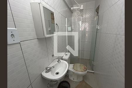 Banheiro de casa para alugar com 1 quarto, 65m² em Del Castilho, Rio de Janeiro
