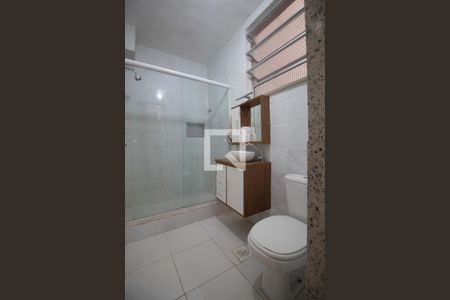 Banheiro da suíte de apartamento à venda com 1 quarto, 54m² em Copacabana, Rio de Janeiro