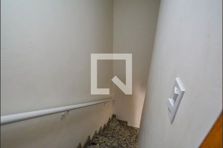 Escada de apartamento para alugar com 2 quartos, 100m² em Parque das Nações, Santo André