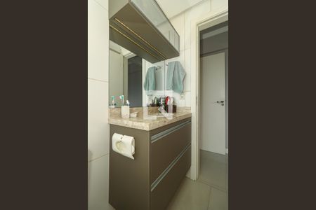 Banheiro da Suíte de apartamento à venda com 2 quartos, 76m² em Sarandi, Porto Alegre