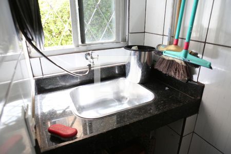 Cozinha de apartamento à venda com 2 quartos, 48m² em Jardim Riacho das Pedras, Contagem