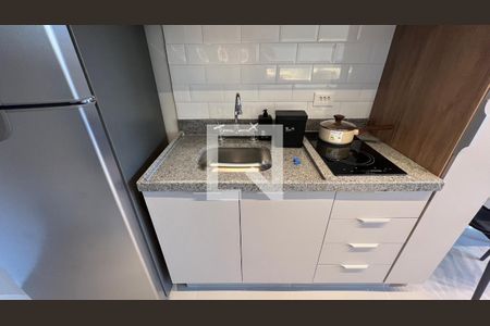 Cozinha de apartamento para alugar com 1 quarto, 25m² em Pinheiros, São Paulo