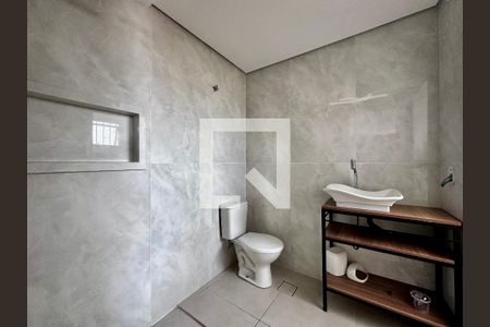 Banheiro de kitnet/studio para alugar com 0 quarto, 30m² em Cidade Monções, São Paulo