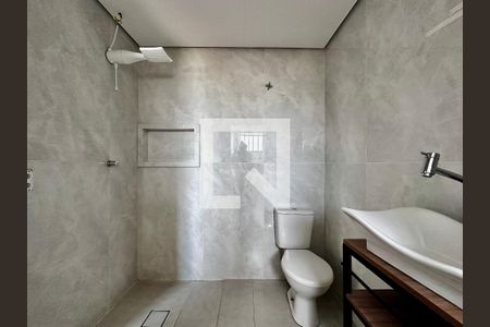 Banheiro de kitnet/studio para alugar com 0 quarto, 30m² em Cidade Monções, São Paulo