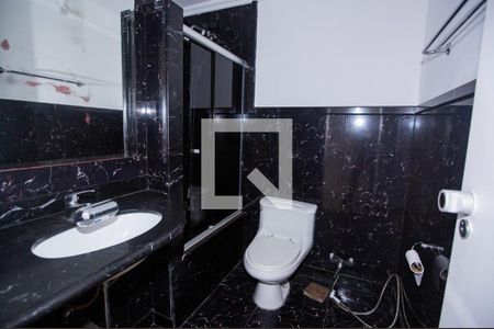 Banheiro de apartamento à venda com 4 quartos, 230m² em Real Parque, São Paulo