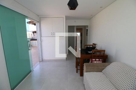 Sala de TV de apartamento à venda com 2 quartos, 115m² em Olaria, Rio de Janeiro