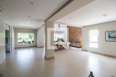 Sala de TV de casa de condomínio para alugar com 5 quartos, 672m² em Residencial Morada dos Lagos, Barueri