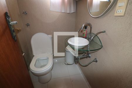 Lavabo de casa para alugar com 3 quartos, 135m² em Praia da Bandeira, Rio de Janeiro