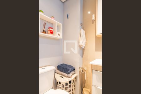 Banheiro de apartamento à venda com 2 quartos, 38m² em Santa Tereza, Porto Alegre