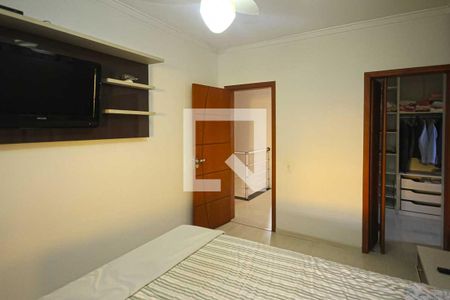 Suíte de casa à venda com 4 quartos, 245m² em Vila Lucia, São Paulo