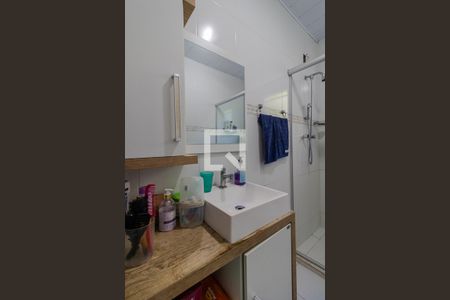 Banheiro 1 de casa à venda com 4 quartos, 200m² em Medianeira, Porto Alegre