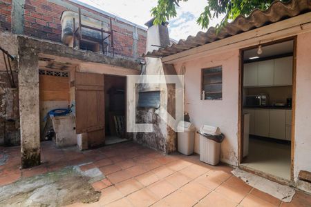 Quintal de casa à venda com 4 quartos, 200m² em Medianeira, Porto Alegre