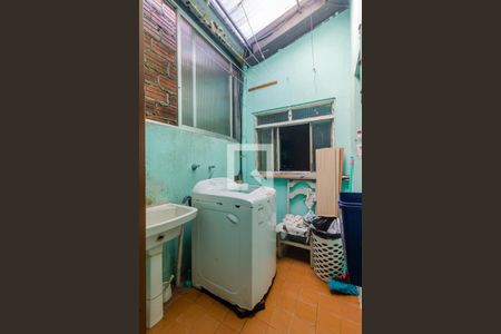 área de serviço de casa à venda com 4 quartos, 200m² em Medianeira, Porto Alegre