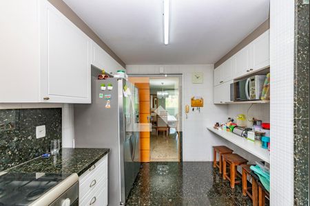 Cozinha de apartamento à venda com 4 quartos, 145m² em Belvedere, Belo Horizonte