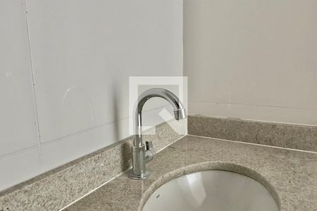 Banheiro de apartamento à venda com 2 quartos, 33m² em Vila Guarani (zona Sul), São Paulo