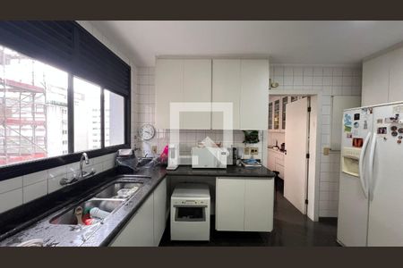 Cozinha de apartamento à venda com 3 quartos, 220m² em Cerqueira César, São Paulo