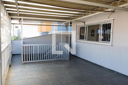 Sacada de casa à venda com 4 quartos, 256m² em Vila Campesina, Osasco