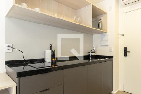 Cozinha de kitnet/studio para alugar com 1 quarto, 24m² em Indianópolis, São Paulo