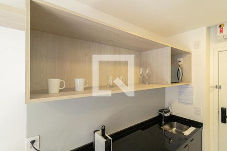 Cozinha de kitnet/studio para alugar com 1 quarto, 24m² em Indianópolis, São Paulo