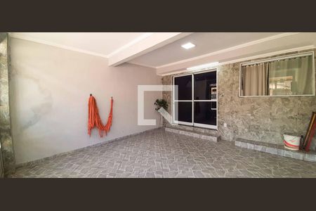 Garagem de casa à venda com 4 quartos, 177m² em Metalúrgicos, Osasco