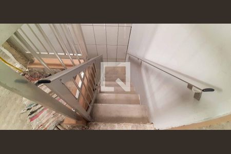 Escada Para área Superior da casa de casa à venda com 4 quartos, 177m² em Metalúrgicos, Osasco