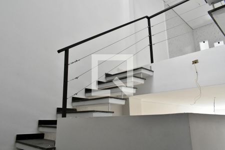 Escadas de casa à venda com 3 quartos, 160m² em Chácara Inglesa, São Paulo