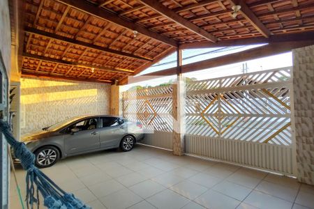 Garagem de casa para alugar com 2 quartos, 120m² em Real, Praia Grande