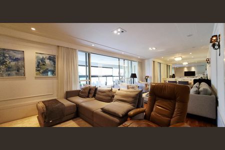 Sala de TV de apartamento à venda com 3 quartos, 226m² em Parque do Morumbi, São Paulo