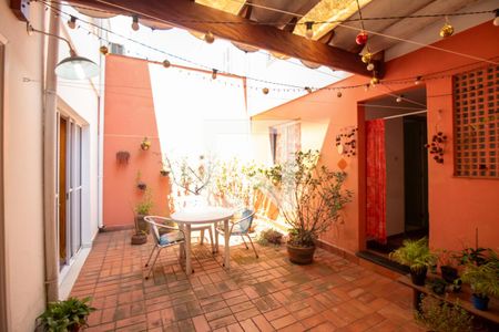 Quintal de casa à venda com 3 quartos, 181m² em Vila Cordeiro, São Paulo