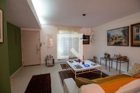 Sala de casa à venda com 3 quartos, 181m² em Vila Cordeiro, São Paulo