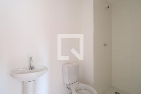 Banheiro de apartamento à venda com 1 quarto, 30m² em Parque Industrial Tomas Edson, São Paulo