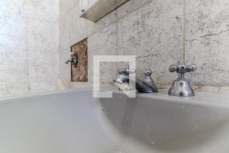 Banheiro de kitnet/studio para alugar com 1 quarto, 38m² em Santa Ifigênia, São Paulo