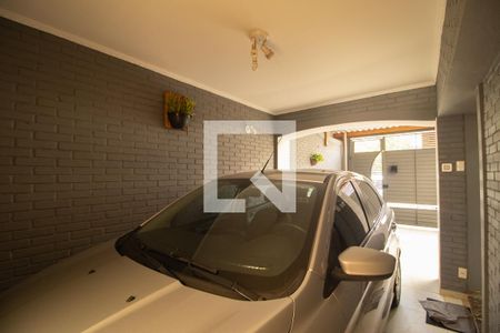 Garagem de casa à venda com 4 quartos, 257m² em Vila Paiva, São Paulo