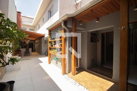Quintal de casa à venda com 4 quartos, 257m² em Vila Paiva, São Paulo