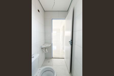 Banheiro de apartamento para alugar com 2 quartos, 27m² em São Domingos, São Paulo