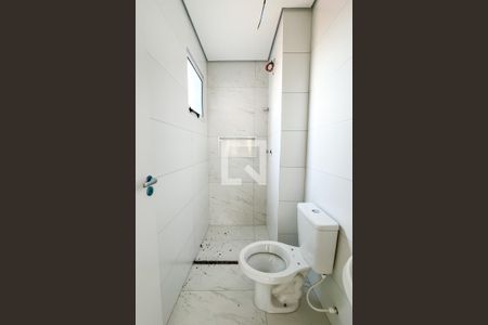 Banheiro de apartamento para alugar com 2 quartos, 27m² em São Domingos, São Paulo