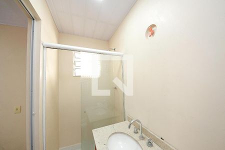 Banheiro de casa para alugar com 1 quarto, 25m² em Jardim Tiete, São Paulo