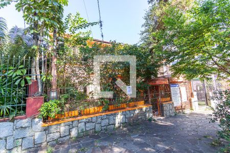 Fachada de casa à venda com 4 quartos, 217m² em Petrópolis, Porto Alegre