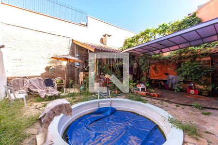 Quintal de casa à venda com 4 quartos, 217m² em Petrópolis, Porto Alegre
