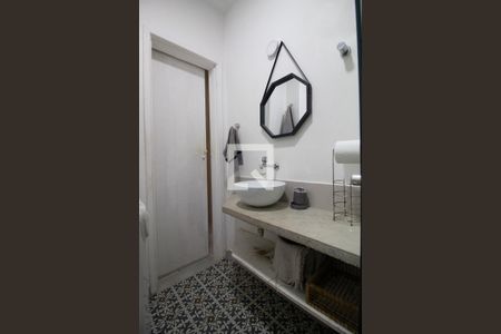 Banheiro social de apartamento à venda com 1 quarto, 36m² em Copacabana, Rio de Janeiro