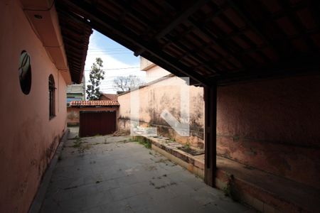 Garagem de casa à venda com 5 quartos, 360m² em Céu Anil (justinópolis), Belo Horizonte