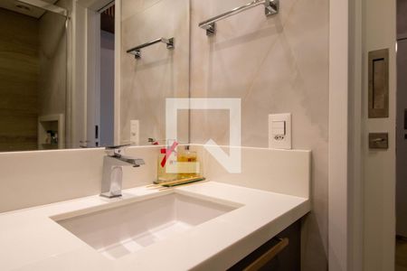 Banheiro de kitnet/studio para alugar com 1 quarto, 30m² em Jardim das Acacias, São Paulo