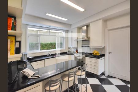 Casa à venda com 4 quartos, 500m² em Fazenda Morumbi, São Paulo